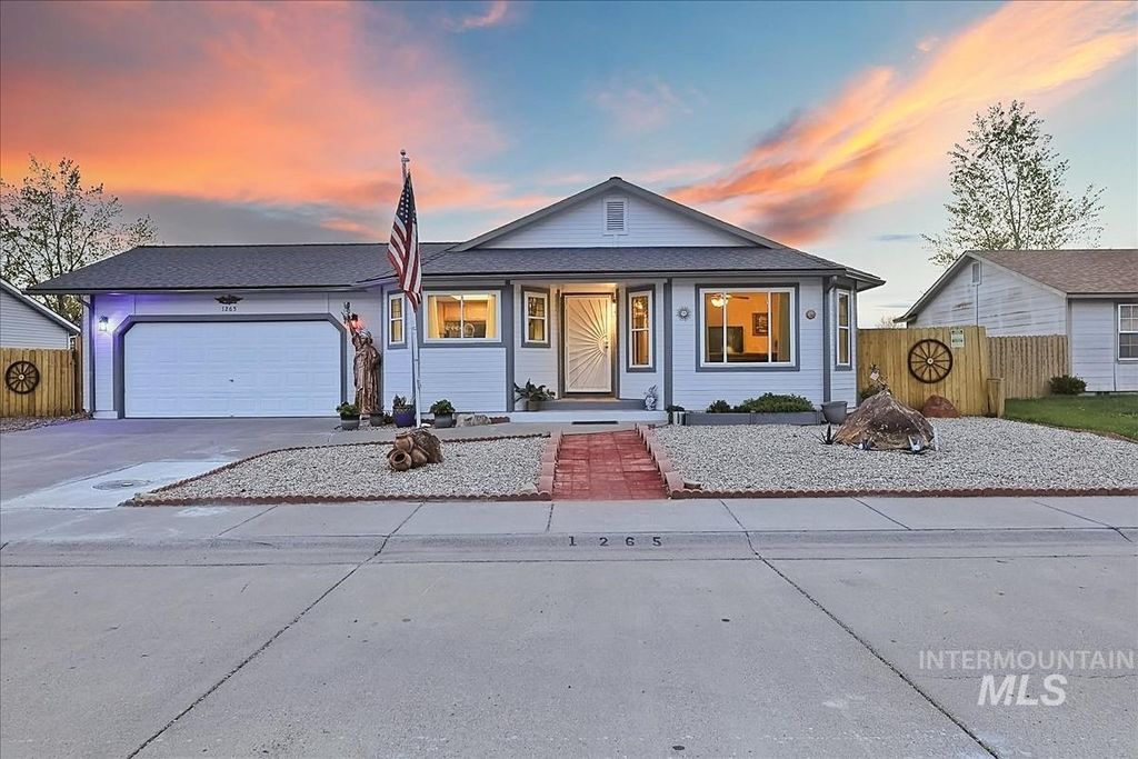 Photo of 1265 Rosewood Street, Mountain Home, ID 83647 (MLS # 98982441)