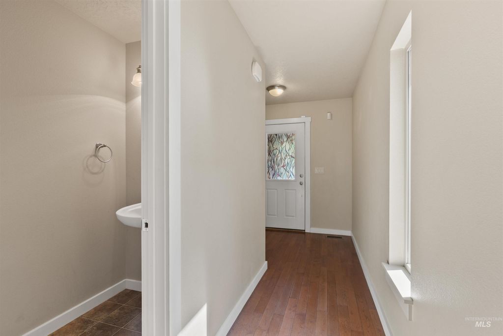 Photo of 2209 S Amy Ave, Boise, ID 83702 (MLS # 98972380)