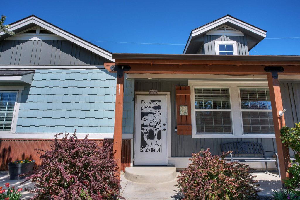 Photo of 11 6th Street, Middleton, ID 83644 (MLS # 98981244)