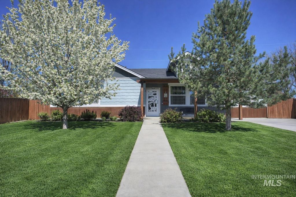 Photo of 11 6th Street, Middleton, ID 83644 (MLS # 98981244)