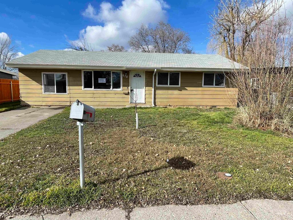 Photo of 670 S 13th E, Mountain Home, ID 83647 (MLS # 98975945)