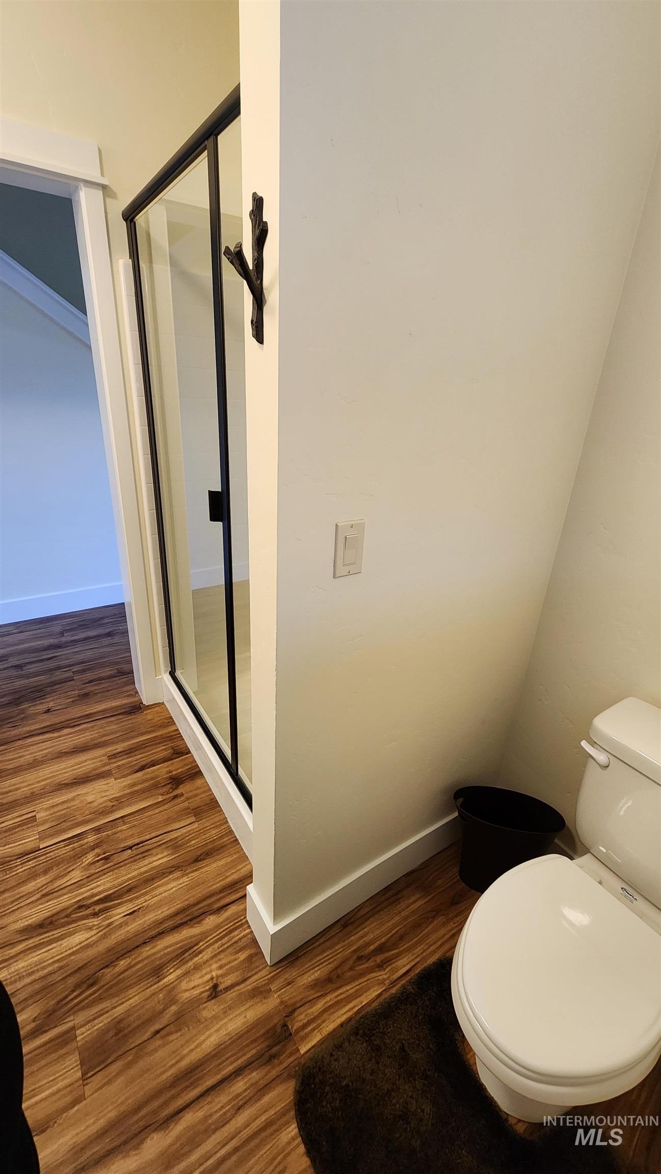Granite countertop, shower, side-side washer dryer.