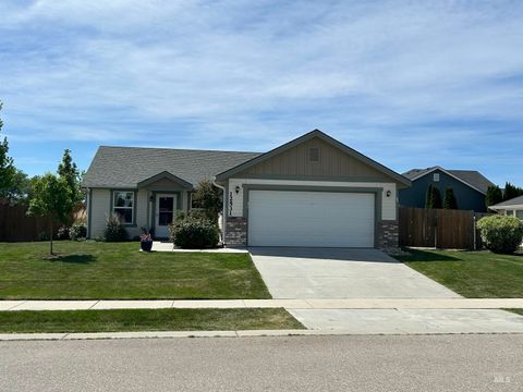 Photo of 12531 W Kempshire Ct, Star, ID 83669 (MLS # 98986767)