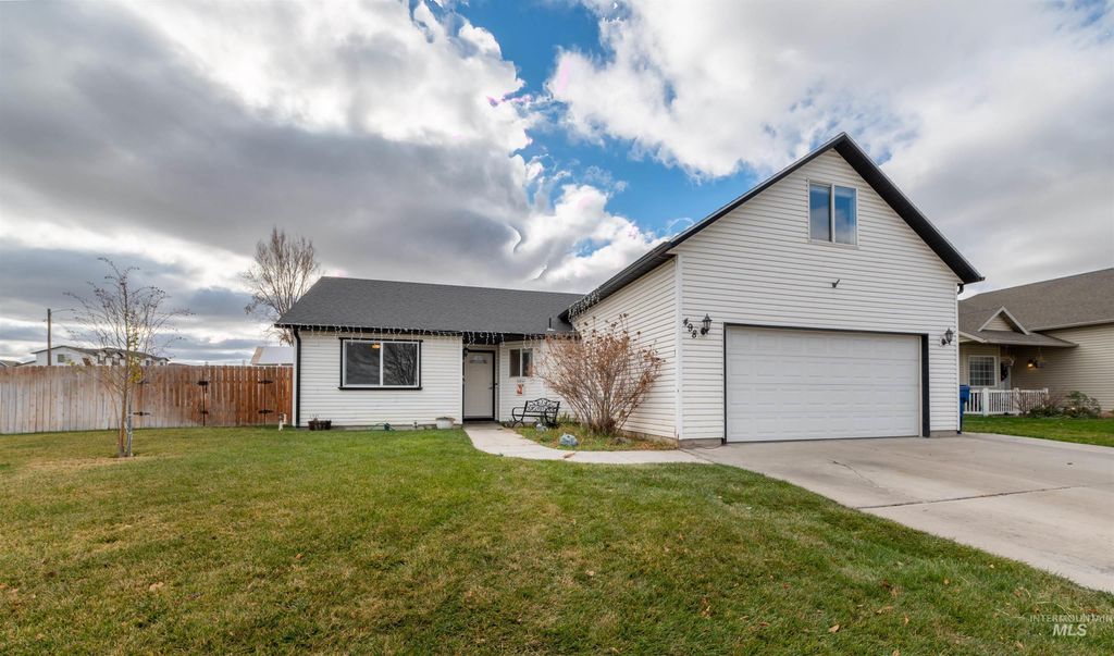 Photo of 498 Clover Ave, Twin Falls, ID 83301 (MLS # 98969325)