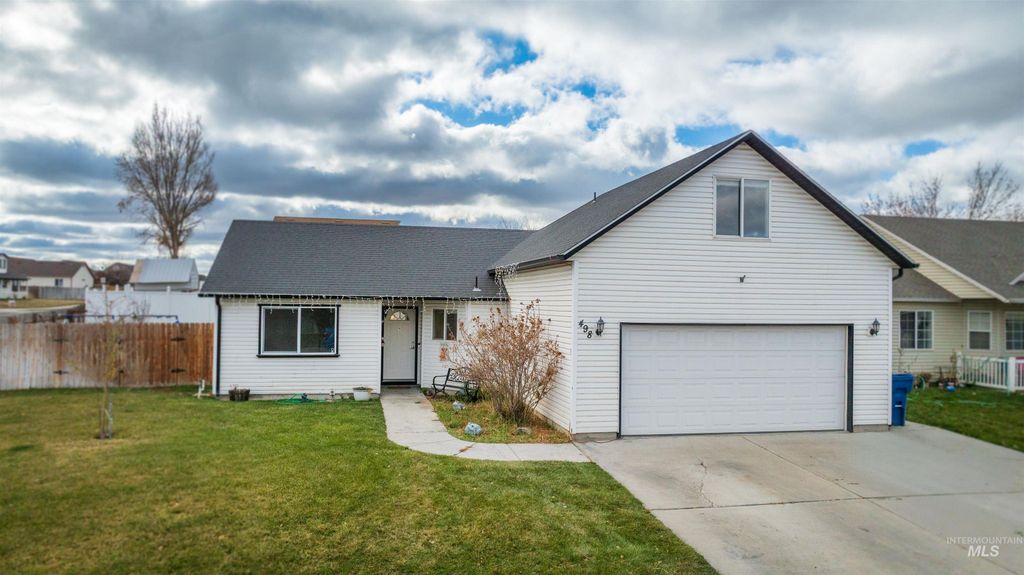 Photo of 498 Clover Ave, Twin Falls, ID 83301 (MLS # 98969325)