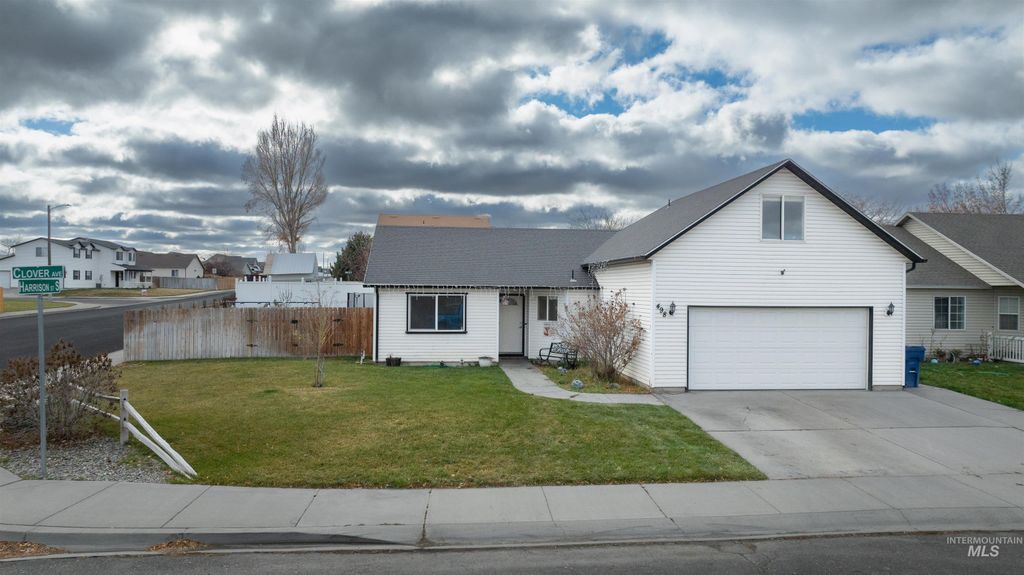 Photo of 498 Clover Ave, Twin Falls, ID 83301 (MLS # 98969325)