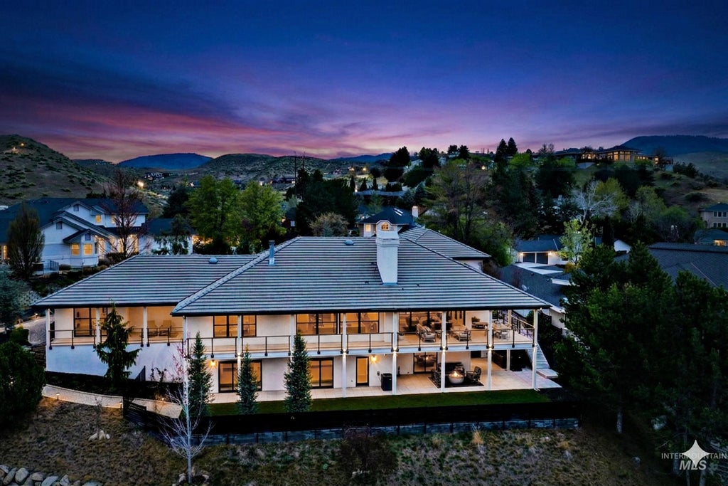 Photo of 329 W Thornberry Dr, Boise, ID 83702 (MLS # 98990811)