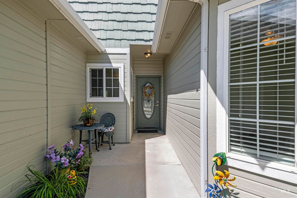 Photo of 1324 Tacola St, Nampa, ID 83651 (MLS # 98964368)