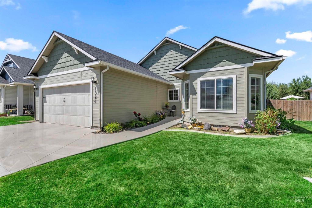 Photo of 1324 Tacola St, Nampa, ID 83651 (MLS # 98964368)