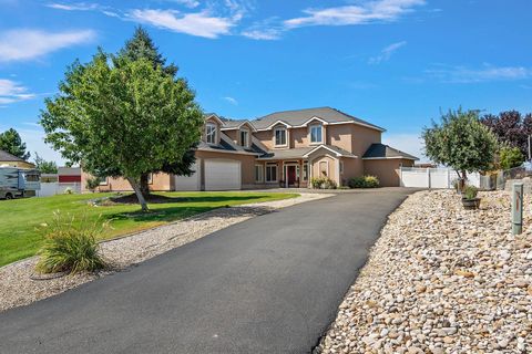 Photo of 18227 Southlake Cir, Caldwell, ID 83607 (MLS # 98956637)