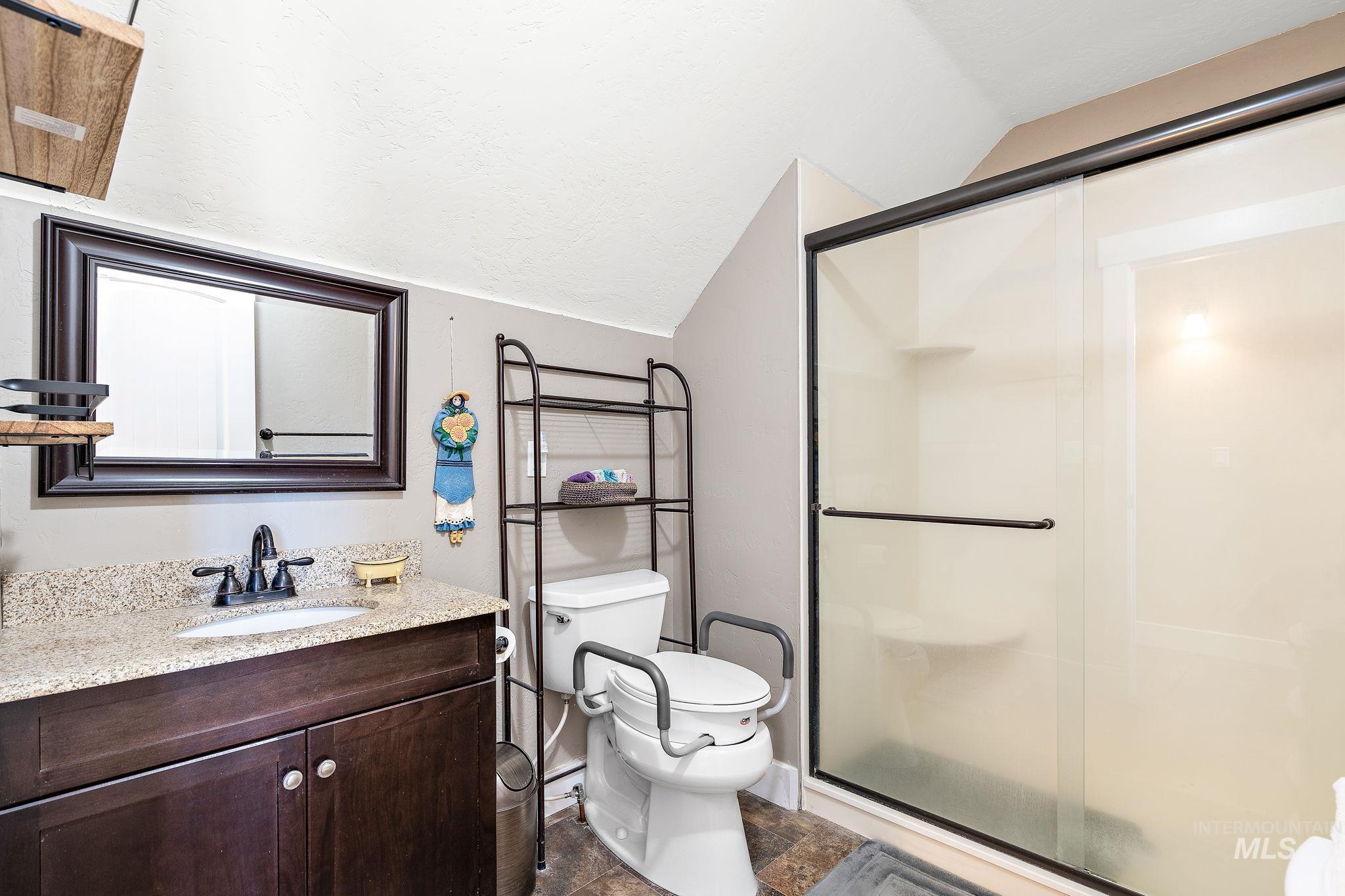 2nd loft area ensuite bathroom.