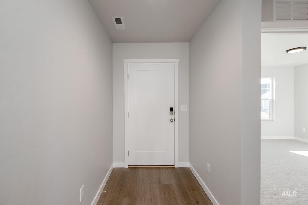 Photo of 728 Strike Eagle St, Mountain Home, ID 83647 (MLS # 98963990)