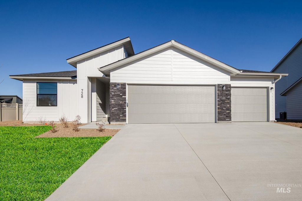 Photo of 728 Strike Eagle St, Mountain Home, ID 83647 (MLS # 98963990)