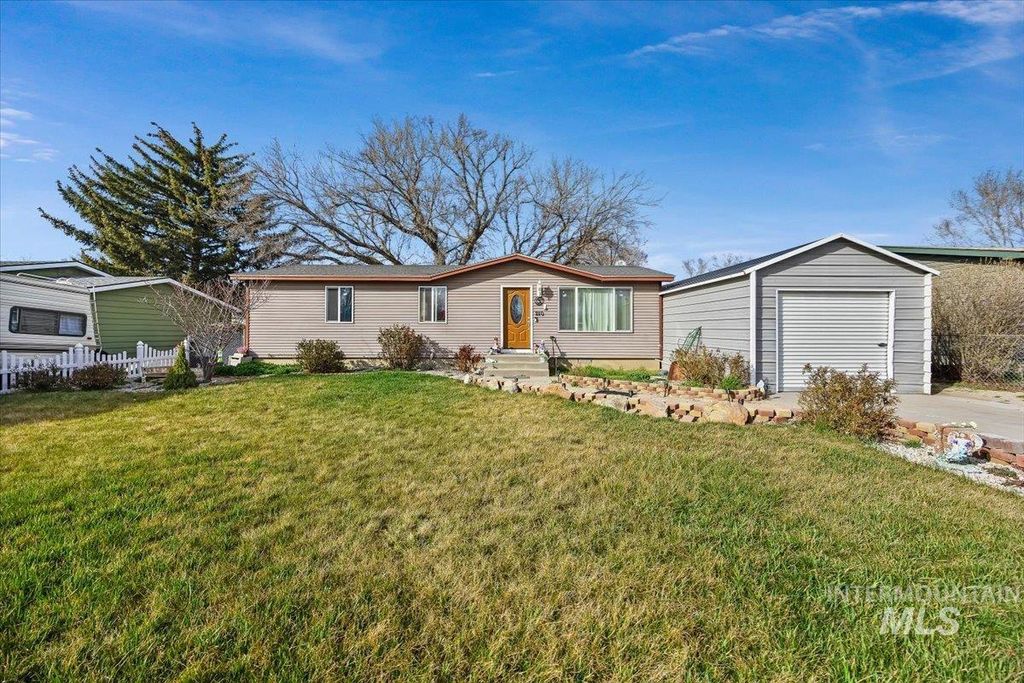 Photo of 210 5th Ave, Wendell, ID 83355 (MLS # 98976711)