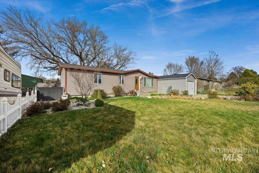 Photo of 210 5th Ave, Wendell, ID 83355 (MLS # 98976711)