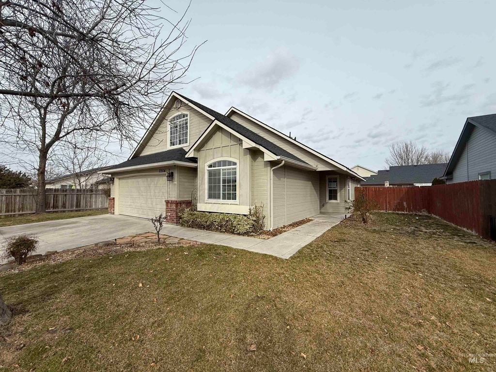 Photo of 2204 W Garden Ave, Nampa, ID 83651 (MLS # 98975796)
