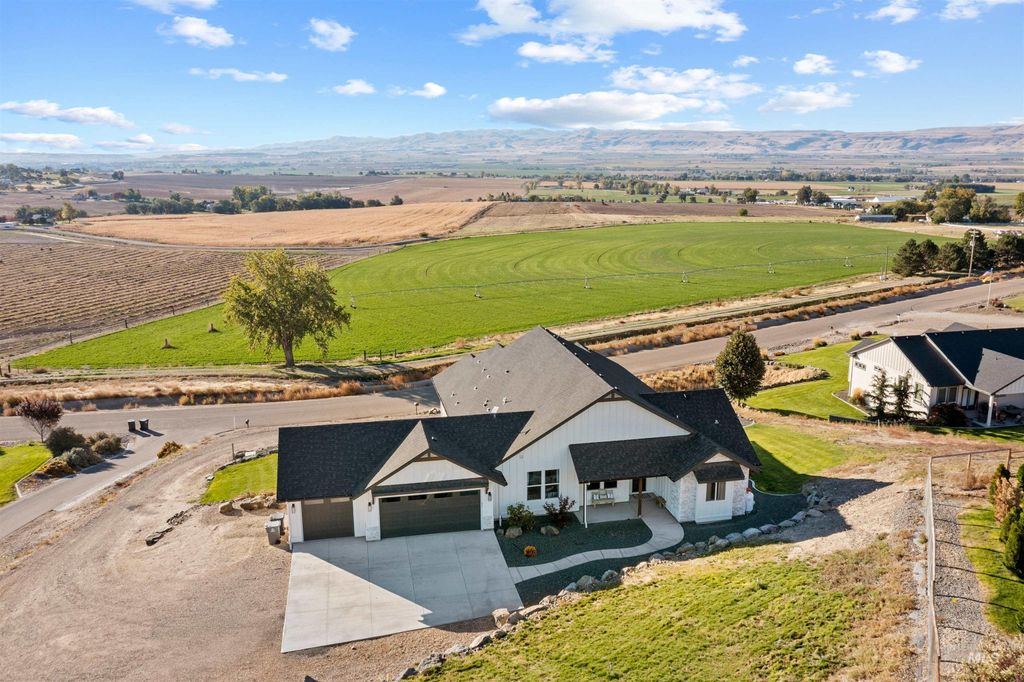 Photo of 23824 Garrett Ranch Way, Wilder, ID 83607 (MLS # 98965057)