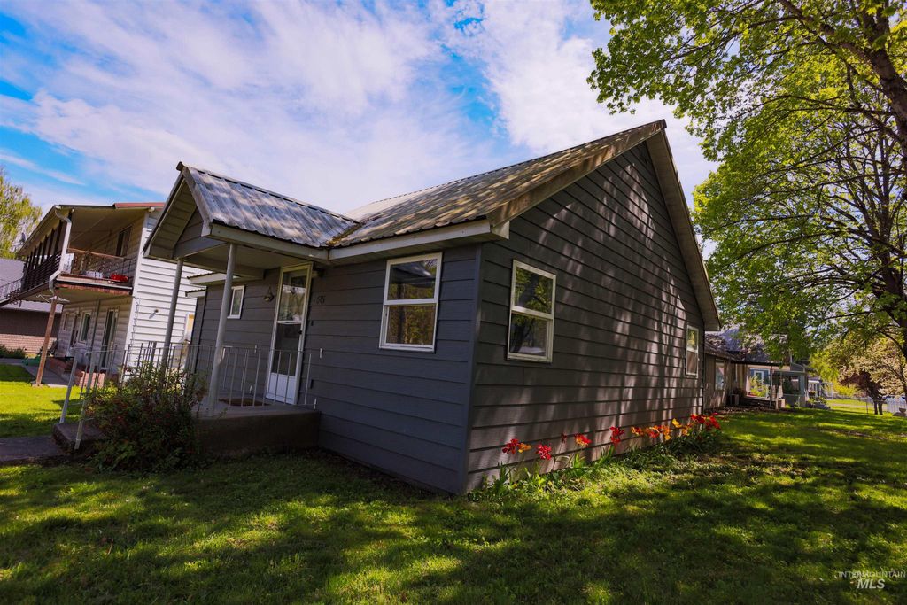Photo of 515 8th St, Kamiah, ID 83536 (MLS # 98983890)