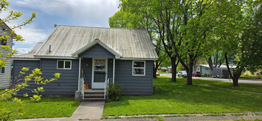 Photo of 515 8th St, Kamiah, ID 83536 (MLS # 98983890)