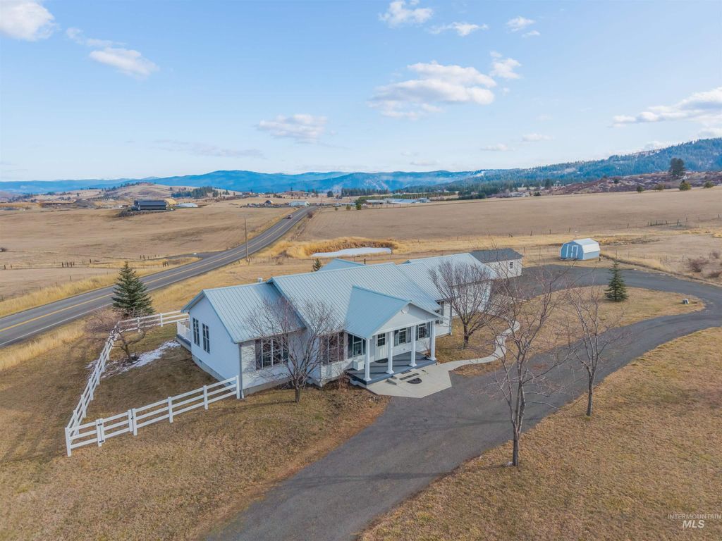 Photo of 5 Red Barn Lane, Grangeville, ID 83530 (MLS # 98972988)