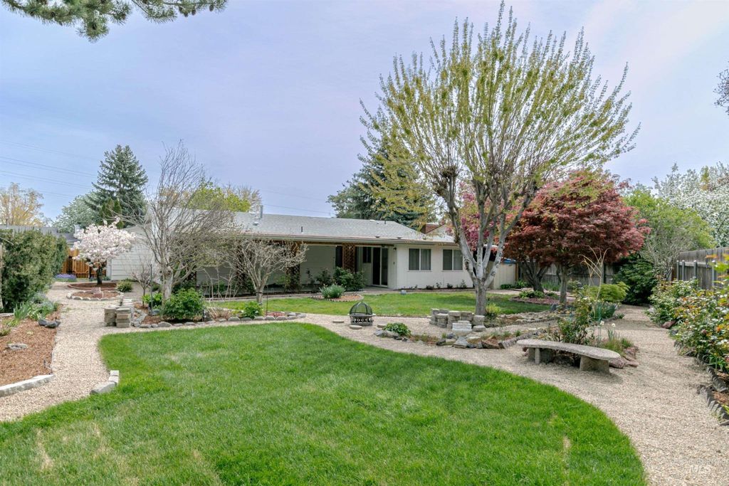 Photo of 3223 S Norfolk Way, Boise, ID 83706 (MLS # 98982606)