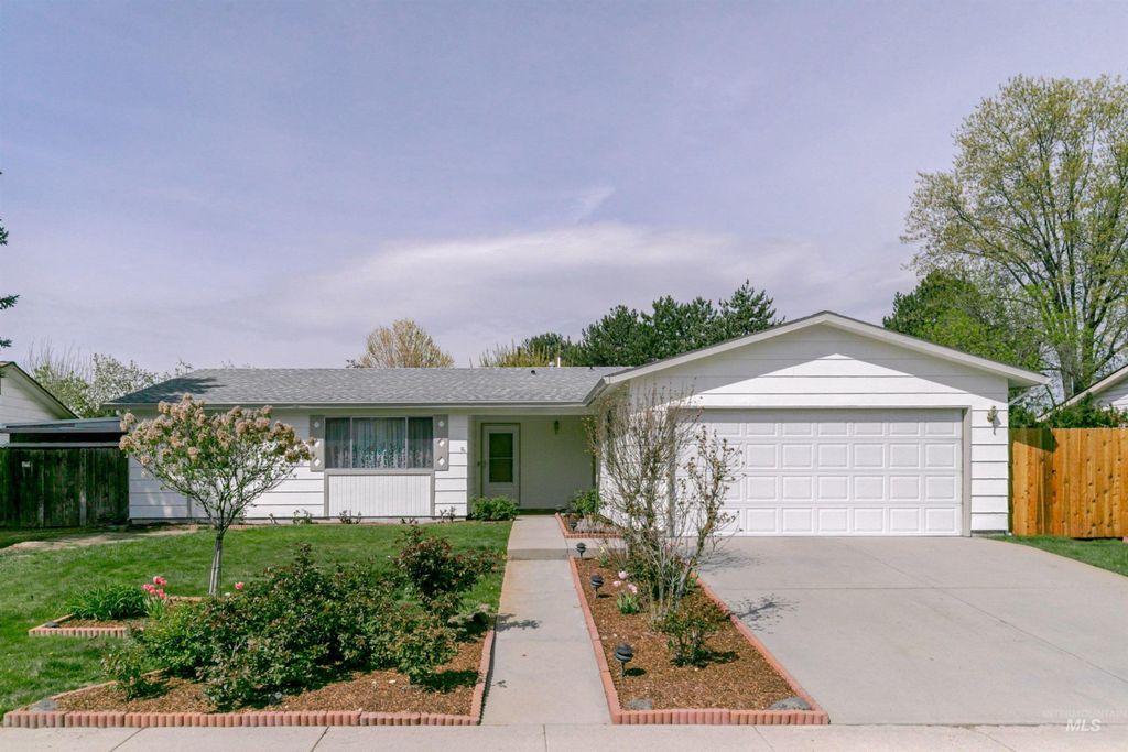 Photo of 3223 S Norfolk Way, Boise, ID 83706 (MLS # 98982606)