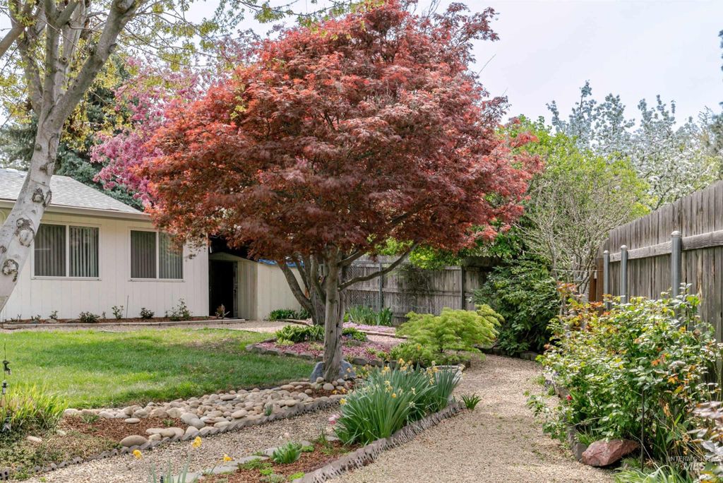 Photo of 3223 S Norfolk Way, Boise, ID 83706 (MLS # 98982606)