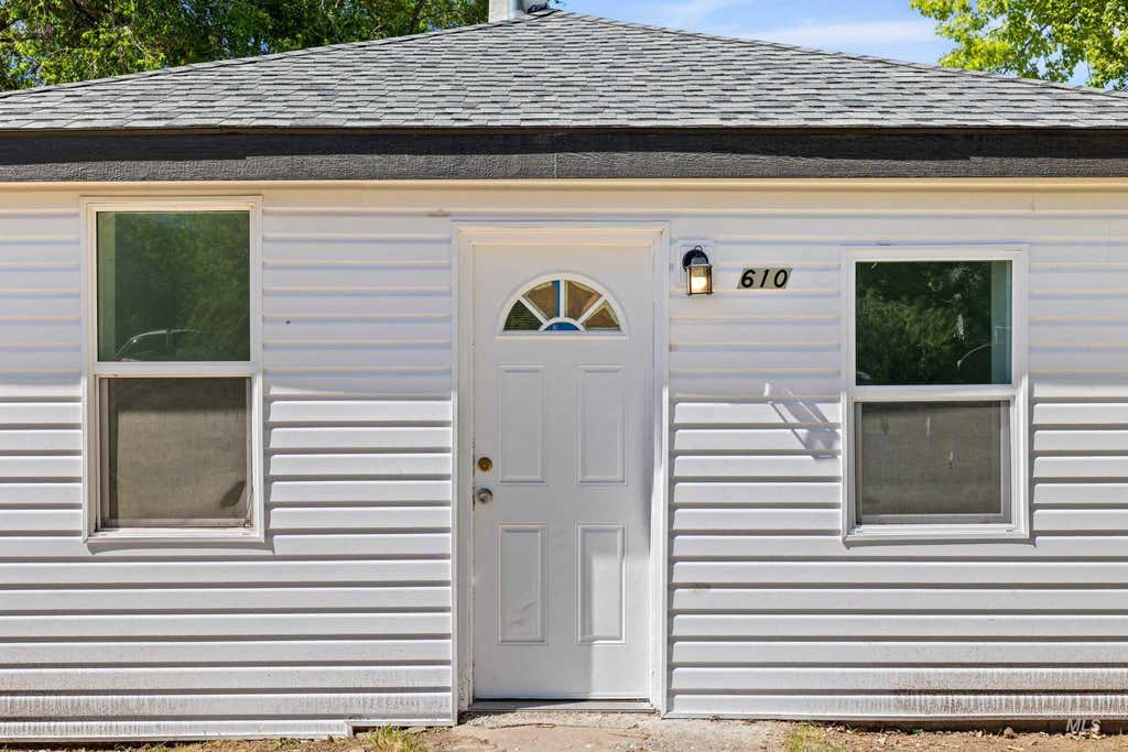 Photo of 610 W Ave B, Jerome, ID 83338 (MLS # 98990518)