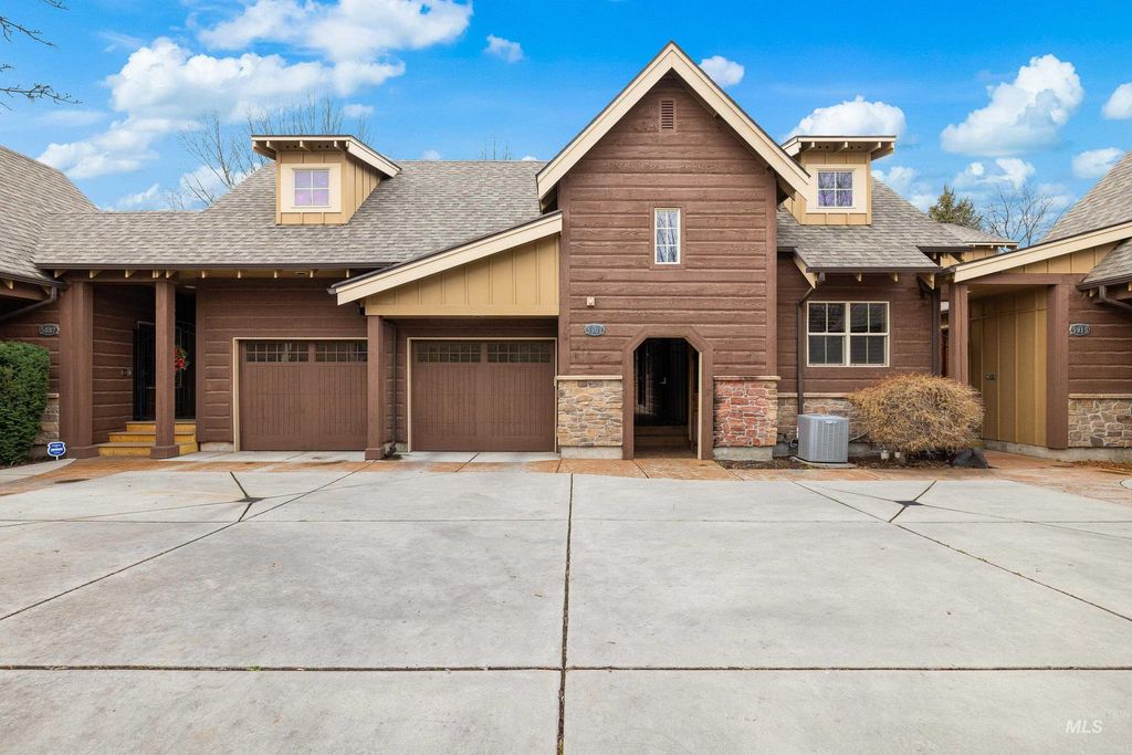 Photo of 5901 N Duxbury Pier Ln, Garden City, ID 83714 (MLS # 98976335)