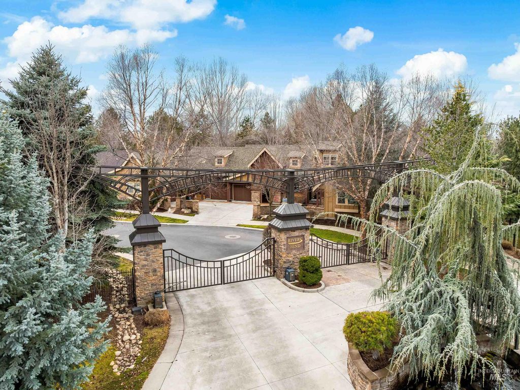 Photo of 5901 N Duxbury Pier Ln, Garden City, ID 83714 (MLS # 98976335)