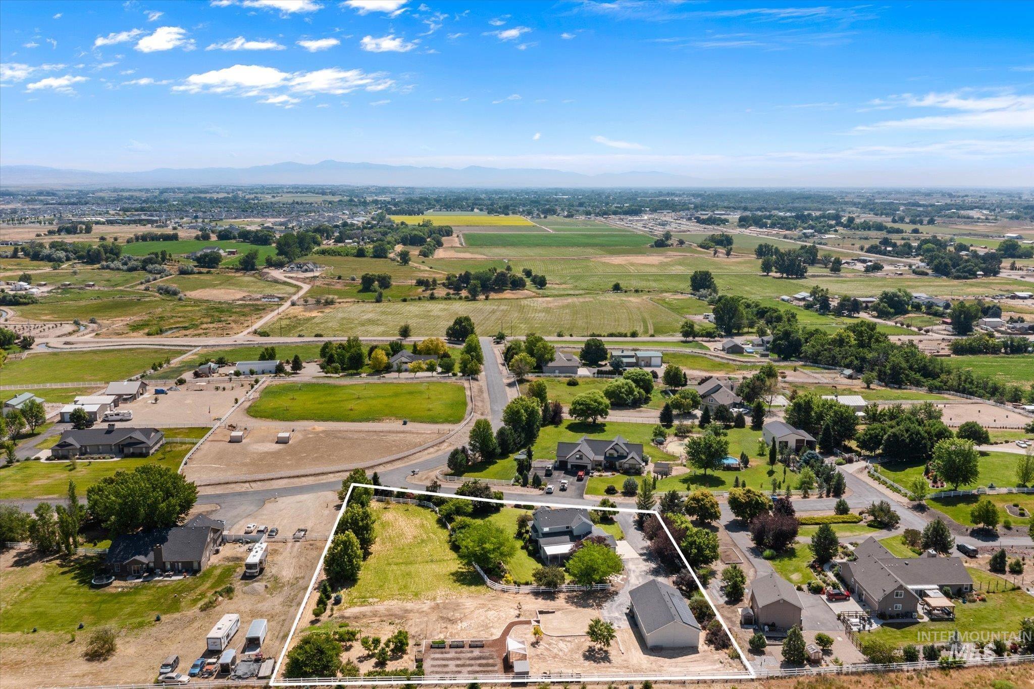 Your Country Haven awaits on this Hobby Farm! 5 bedroom 3.5 bath home – image 4