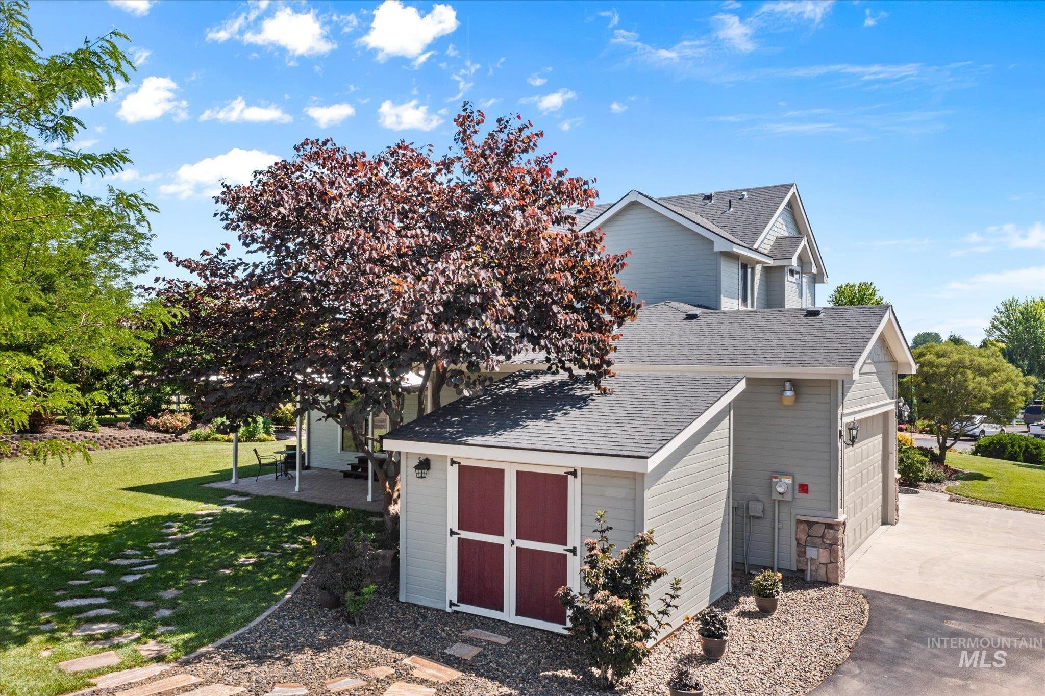Your Country Haven awaits on this Hobby Farm! 5 bedroom 3.5 bath home – image 7