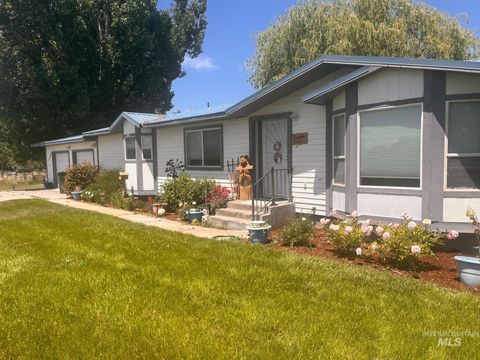 Photo of 340 W 400 S, Heyburn, ID 83336 (MLS # 98950388)