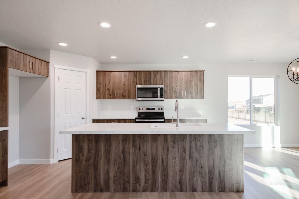 Photo of 4577 S Amsterdam Ave, Nampa, ID 83686 (MLS # 98993152)