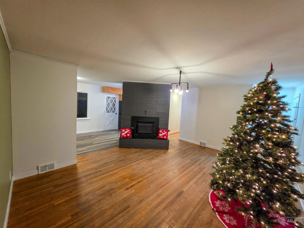 Photo of 1036 Burrell Ave, Lewiston, ID 83501 (MLS # 98969461)