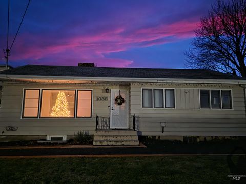 Photo of 1036 Burrell Ave, Lewiston, ID 83501 (MLS # 98969461)