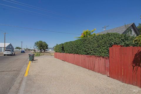 Photo of 161 SE 5th Avenue, Ontario, OR 97914 (MLS # 98957720)