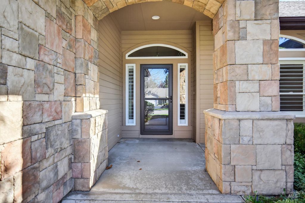 Photo of 2606 N Waggle Place, Meridian, ID 83646 (MLS # 98982790)