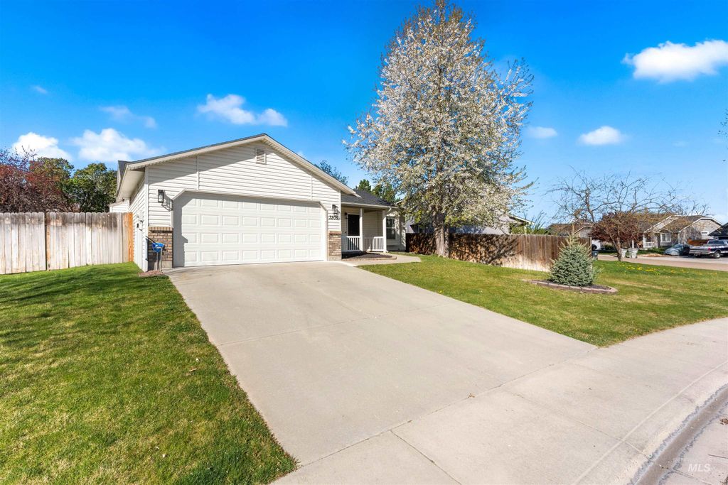 Photo of 3205 S Malad Dr, Nampa, ID 83686 (MLS # 98982362)