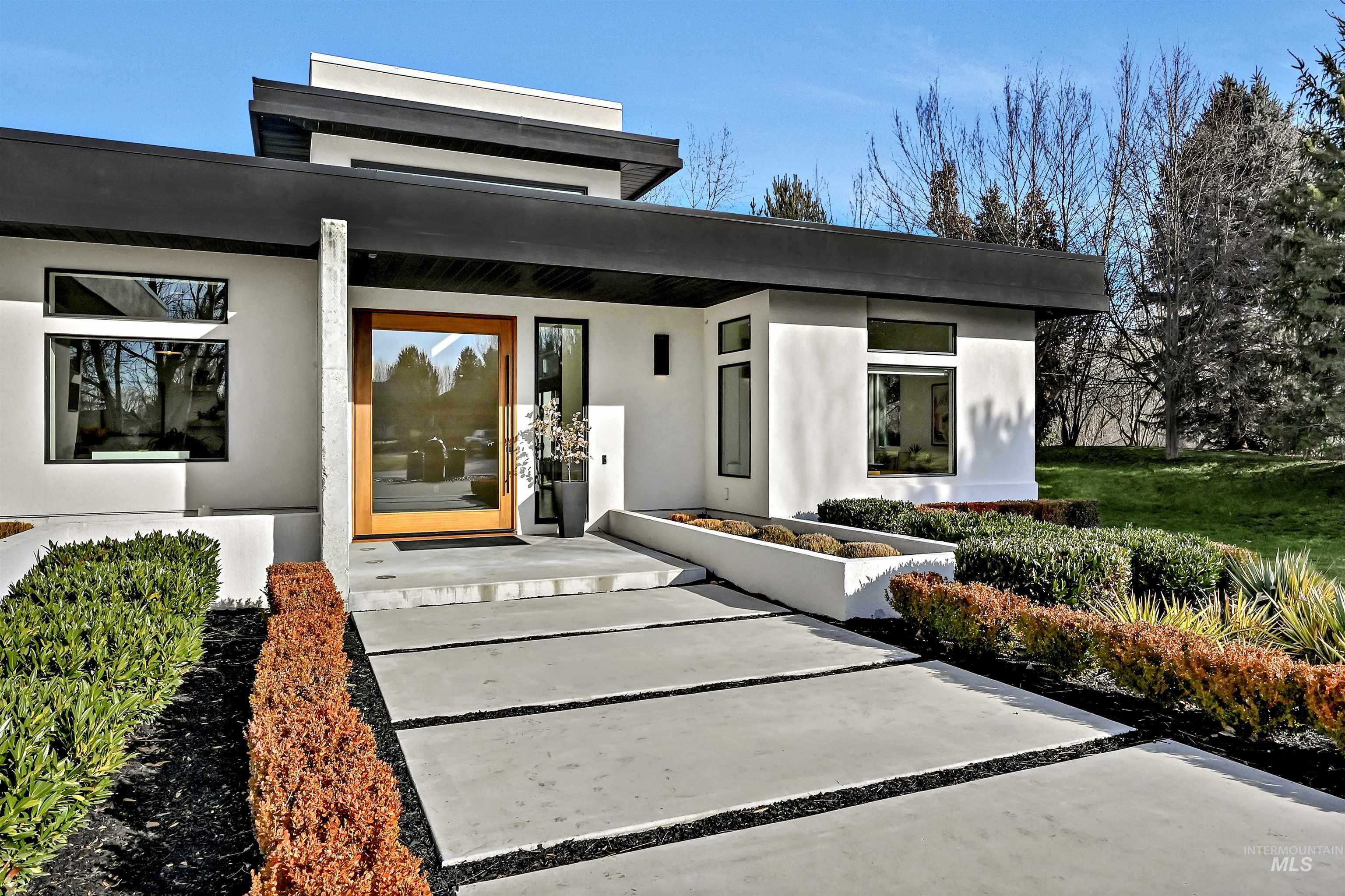 348 E Riversedge Drive