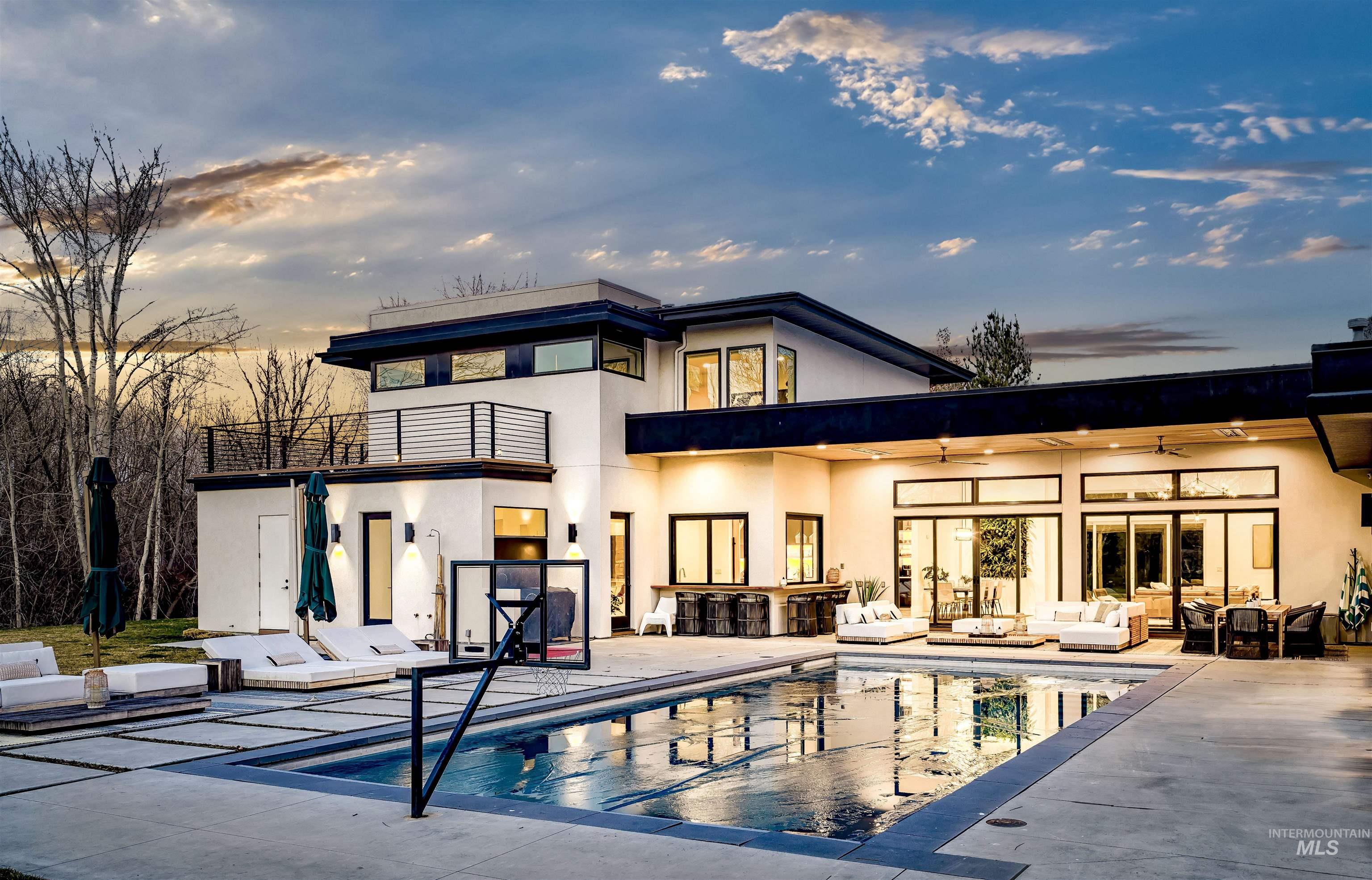 348 E Riversedge Drive