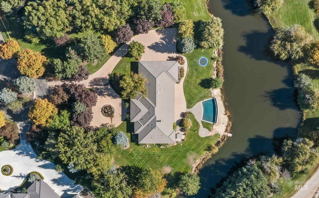 Photo of 800 S Moon Beam Way, Eagle, ID 83616 (MLS # 98963028)