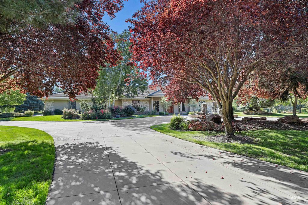 Photo of 800 S Moon Beam Way, Eagle, ID 83616 (MLS # 98963028)