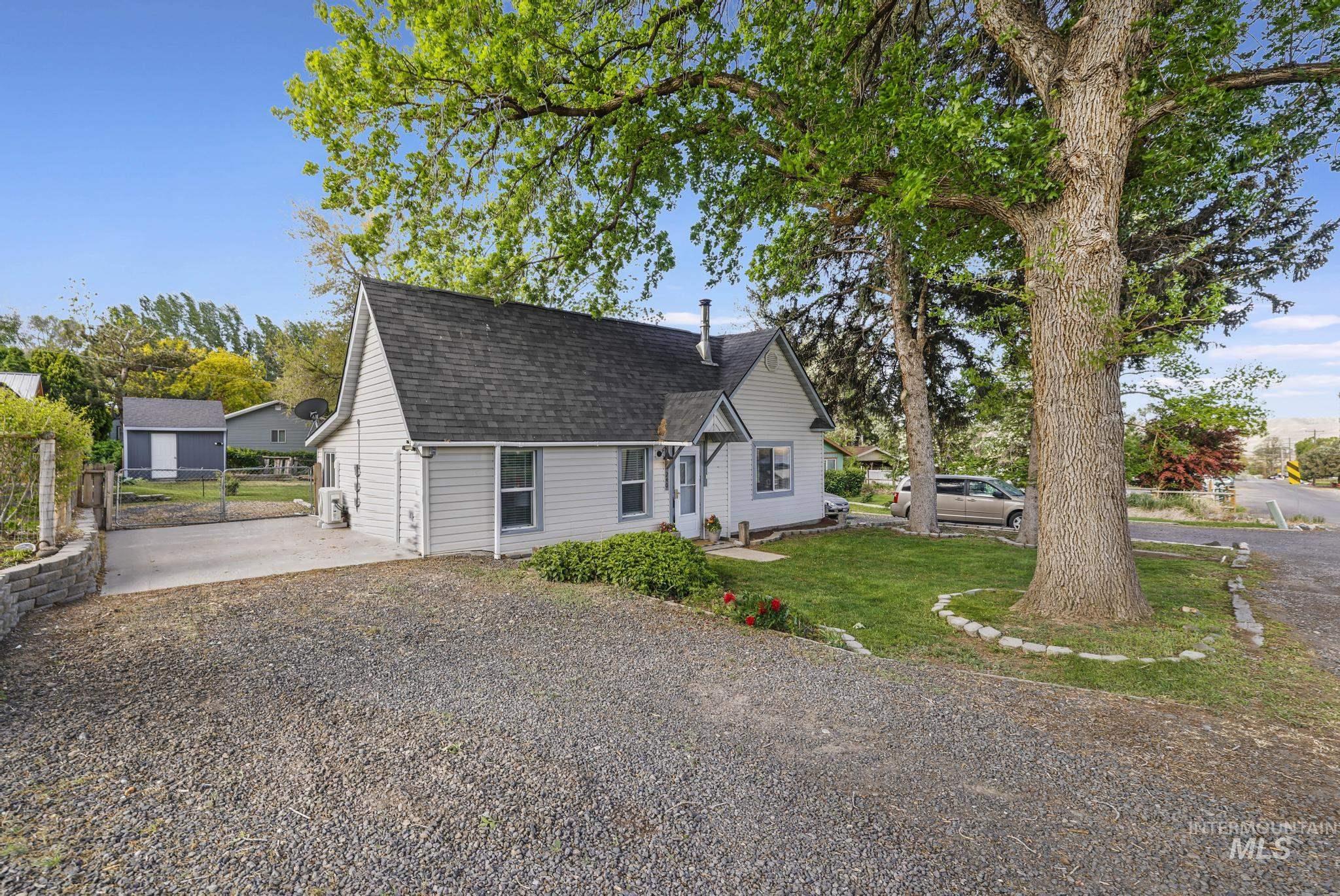 240 W Valley Rd