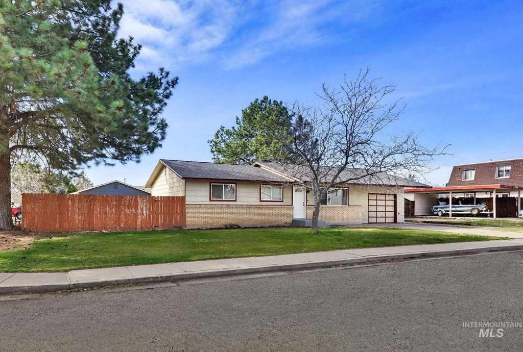 Photo of 115 E 14th N St, Mountain Home, ID 83647 (MLS # 98978598)