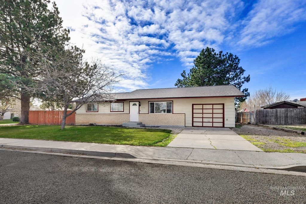 Photo of 115 E 14th N St, Mountain Home, ID 83647 (MLS # 98978598)