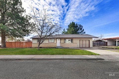 Photo of 115 E 14th N St, Mountain Home, ID 83647 (MLS # 98978598)