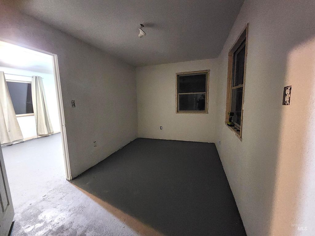 Photo of 188 Morton St, Vale, OR 97918 (MLS # 98979572)