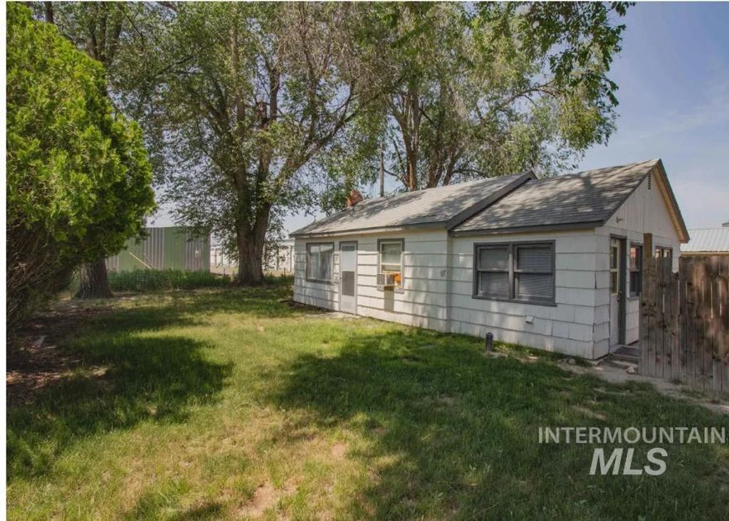 Photo of 188 Morton St, Vale, OR 97918 (MLS # 98979572)