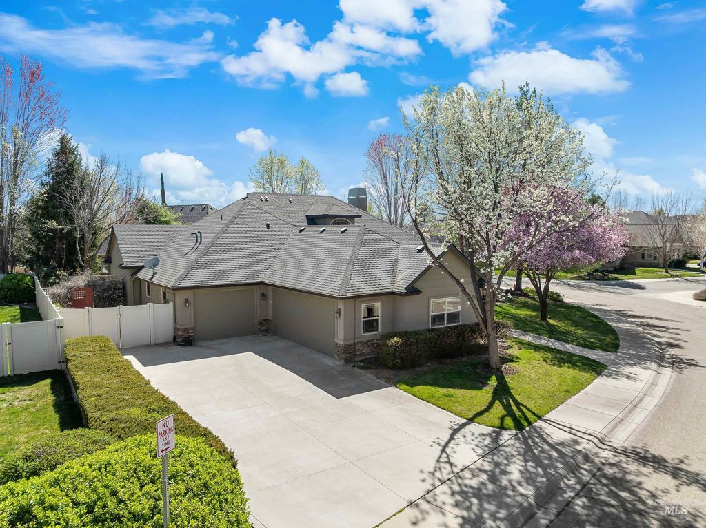Photo of 5350 N Brook Mist Place, Boise, ID 83713 (MLS # 98979824)